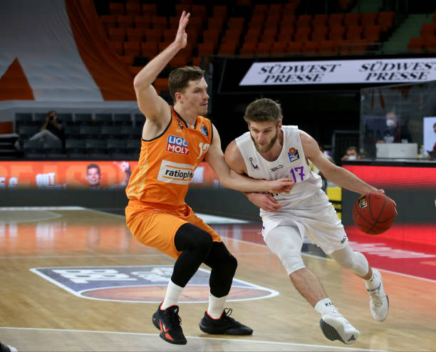 雄鹿需要反 雄鹿需要反