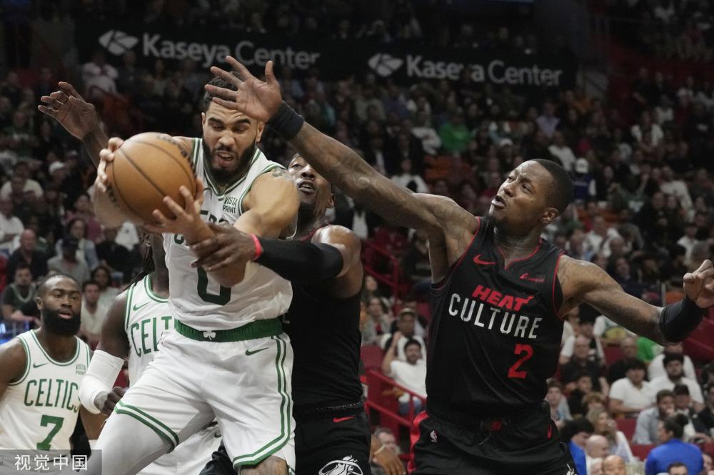 双方在比赛 双方在比赛